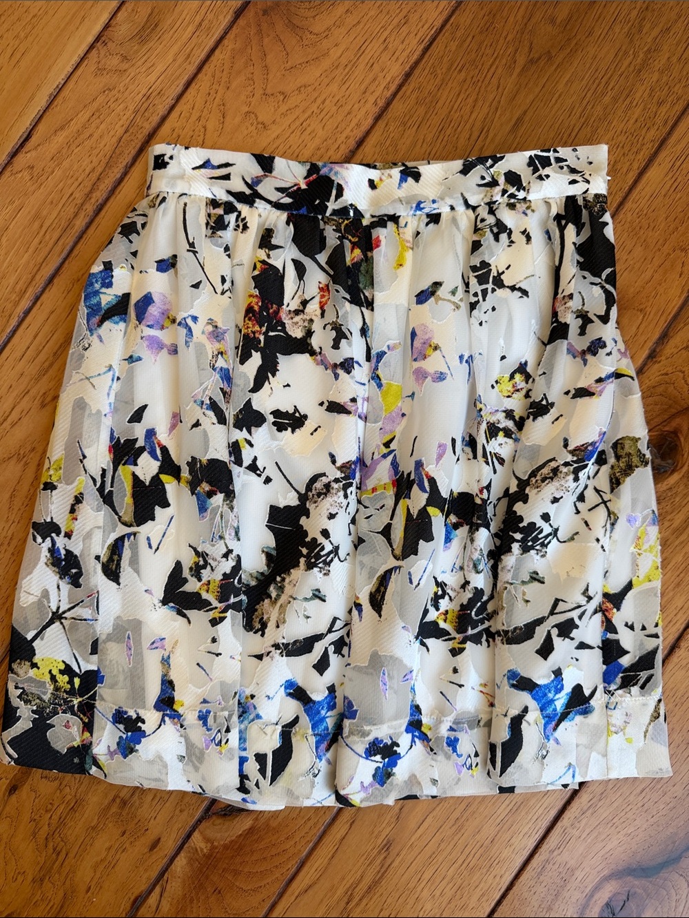 Elizabeth & James Floral Abstract Print White Pleated Skirt